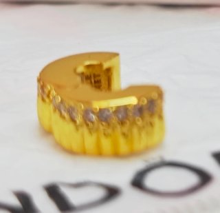 Pulsera Pandora con charms dorados