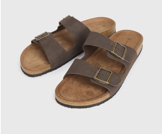 Sandalias marrones con hebillas