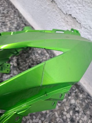 Frontal Kawasaki Versys 2021 Verde Con un pequeño