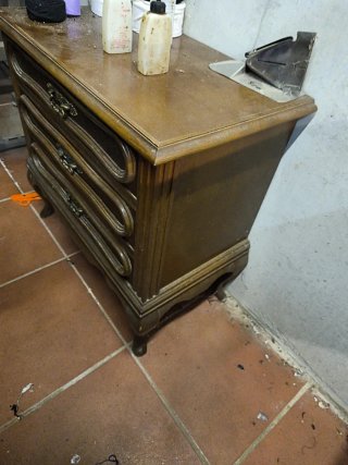 Mesitas de noche de madera a juego