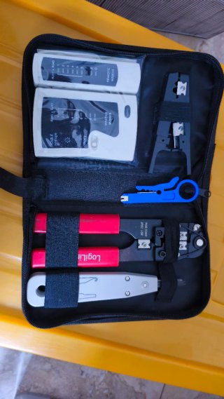 Kit para cableado de redes y telefonia.