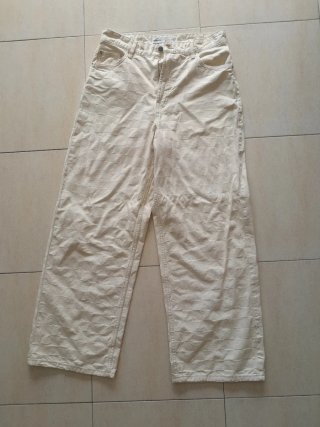 Pantalón vaquero color crudo Bershka hombre