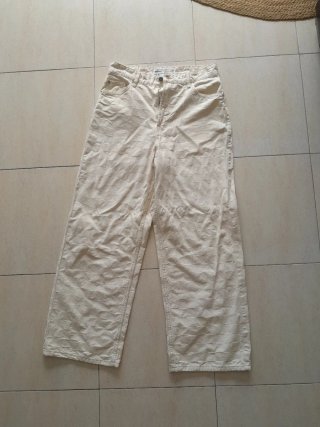 Pantalón vaquero color crudo Bershka hombre