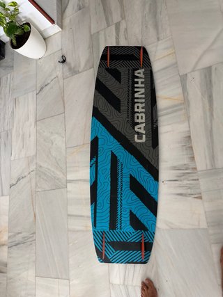 Tabla y arnés de kitesurf