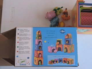 Juego apilable Djeco y Muñecos Articulado