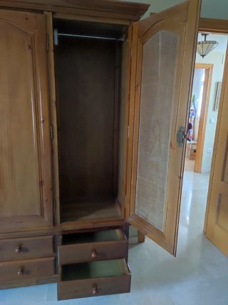 Armadio in legno massello