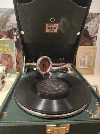 Gramola Polydor Antigua