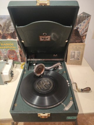 Gramola Polydor Antigua