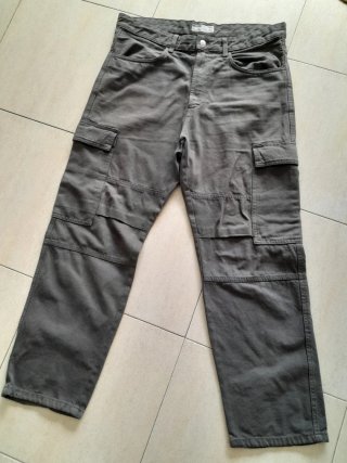 Pantalón cargo Bershka gris hombre