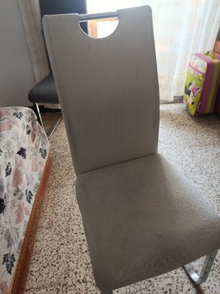4 Sillas de comedor grises con patas metálicas