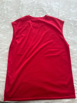 Camiseta deportiva sin mangas roja
