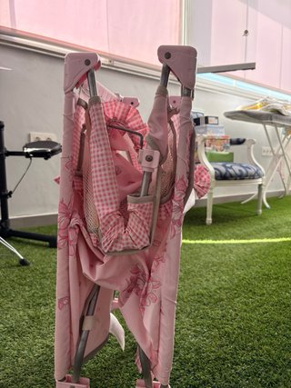Cuna de muñeca con armario