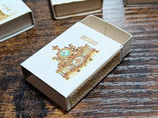 Collezione di scatole di fiammiferi antiche vuote