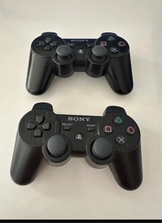 Consola PS3 Negra + 5 Juegos + 2 Mandos