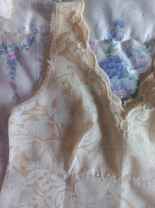 Conjunto camisón y bata beige/rosa