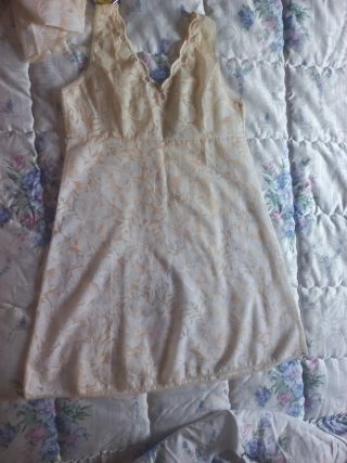 Conjunto camisón y bata beige/rosa