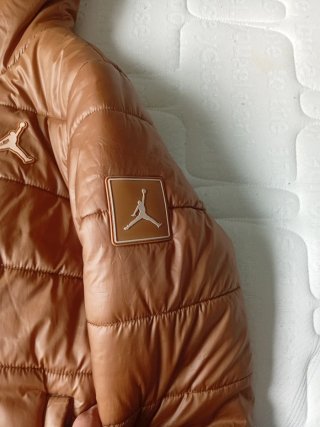 Chaqueta Jordan niño Talla L Marrón 13-14 años