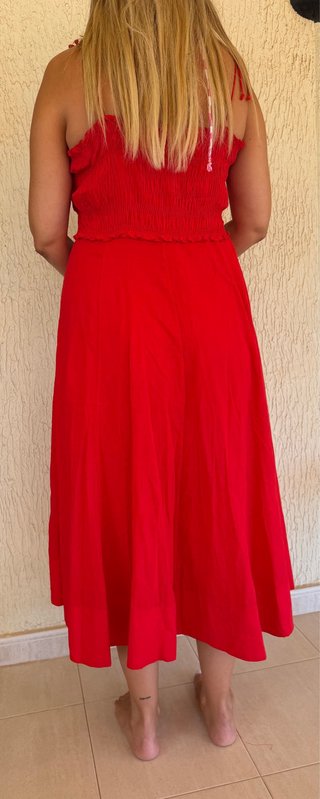 Vestido Zara rojo midi