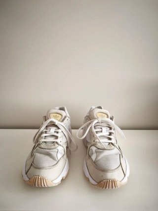 Zapatillas Adidas Falcon Mujer Beige/Blanco