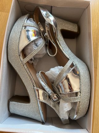 Sandalias plateadas de boda