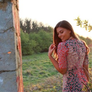 Vestido floral verde y rojo