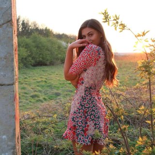 Vestido floral verde y rojo