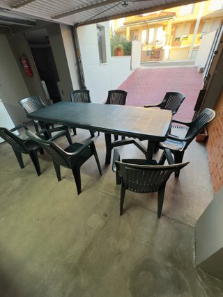 Mesa de jardín con 8 sillas