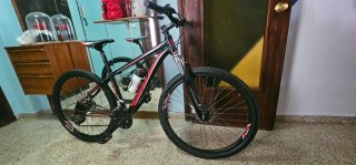 Bicicleta Montaña Negra y Roja