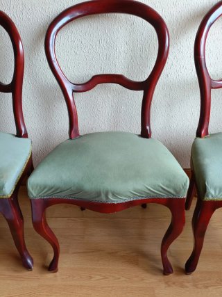 3 Sillas de Madera con Asiento Tapizado