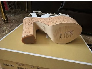 Sandalias cuña Michael Kors blancas talla 36