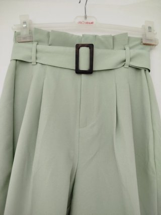 Conjunto pantalón verde y chaqueta,distinto tono