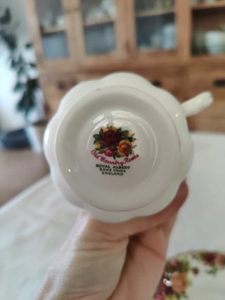 Taza y platillo Royal Albert Old Country Roses