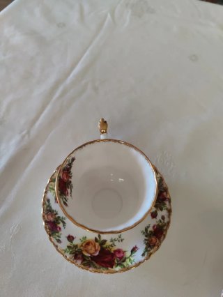 Taza y platillo Royal Albert Old Country Roses