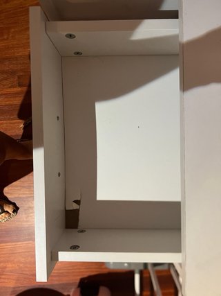 Mesa de dormitorio blanca con 2 cajones