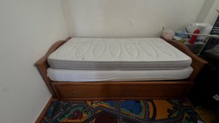 Cama de madera con cajón