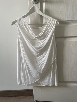Blusa blanca sin mangas