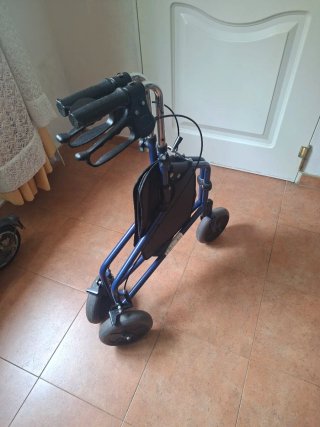 Andador 3 Ruedas Azul con Bolsa