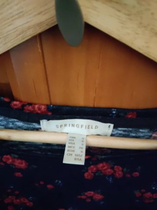 Camiseta Springfield flores rojas talla S