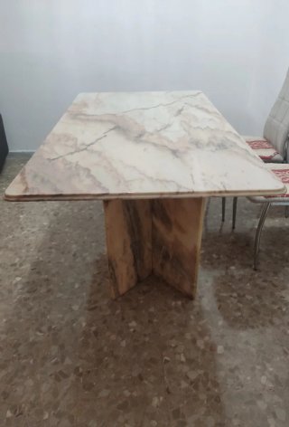 Mesa de comedor de mármol