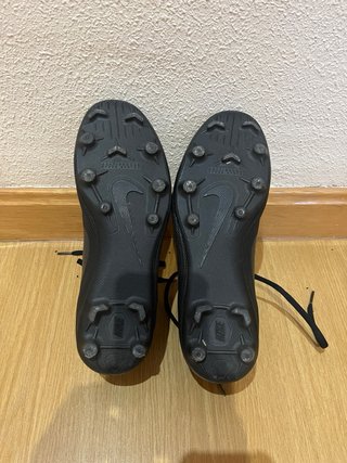 Botas de fútbol para césped negras