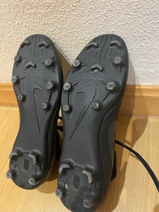 Botas de fútbol para césped negras