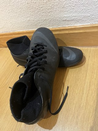 Botas de fútbol para césped negras
