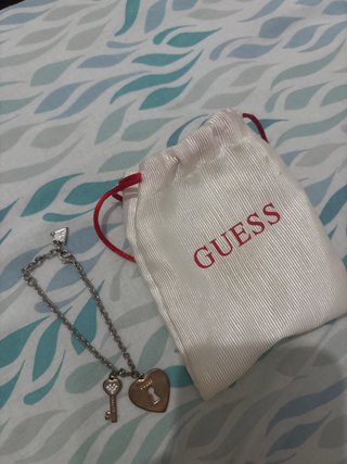 Pulsera Guess Corazón y Llave
