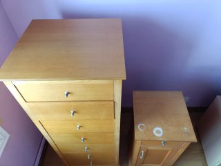Cómoda alta de madera