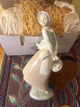 Lladro Jovencita airosa N. 237