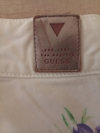 Bermuda Guess Flores Moradas y Blancas
