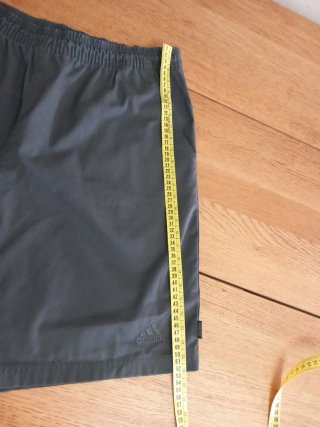 Pantalón corto deportivo Adidas gris hombre