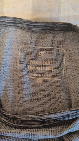 Camiseta deportiva gris