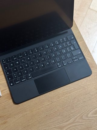iPad Air 5 (2022), 256GB + Apple Pencil & Keyboard