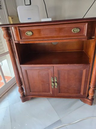 Mesita de salón de madera